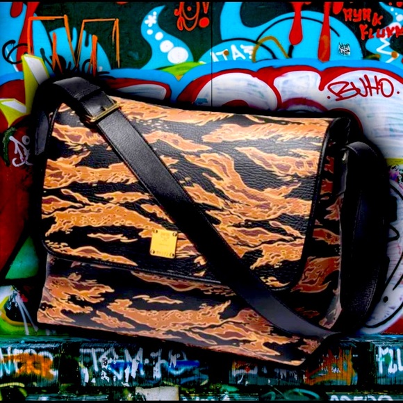 💎 ViNTaGe 💎 McM ❌PHeNoMeNoN TiGeR 🐅 CaMo 🔥 MeSSeNGeR BaG 💼